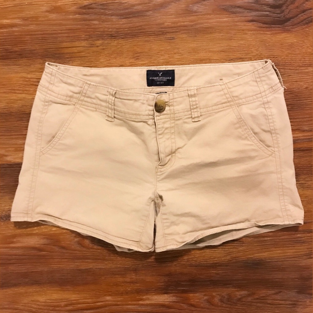 AMERICAN EAGLE Khaki Shortie Shorts